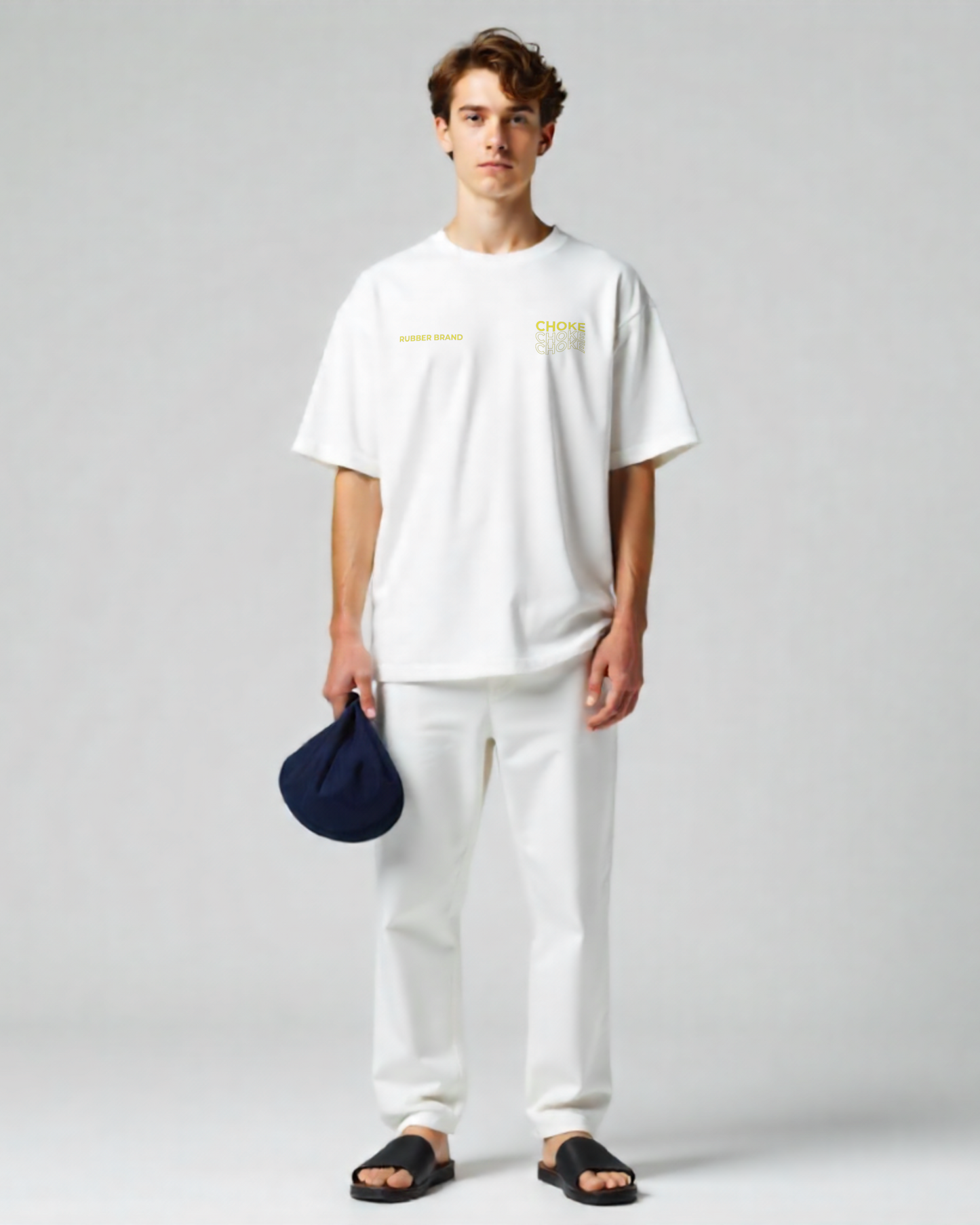 "Camiseta streetwear oversized color blanca con diseño gráfico."