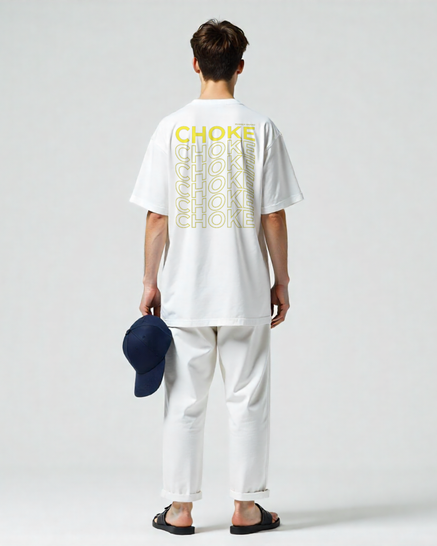 "Camiseta streetwear oversized color blanca con diseño gráfico rubber brand."