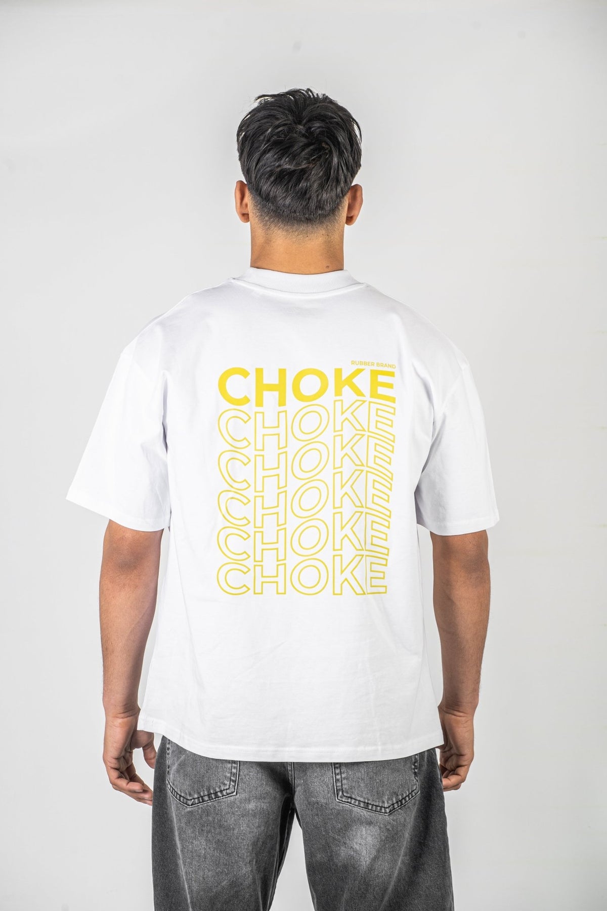 Camiseta Choke blanca vista frontal – Algodón 100% oversize Rubber Brand