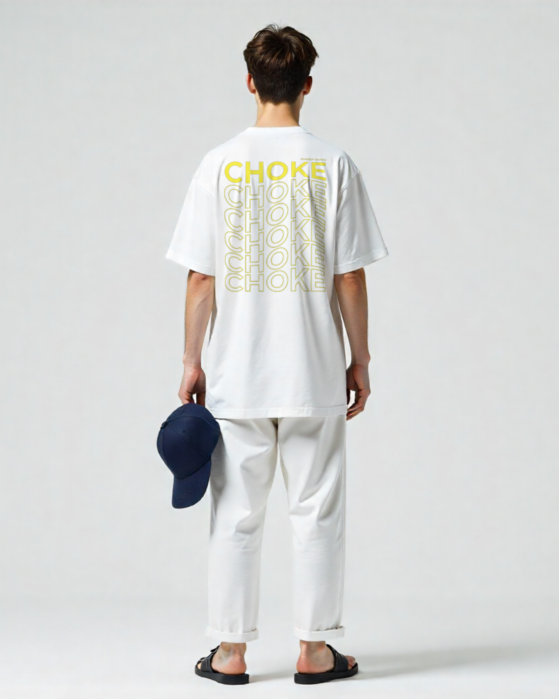 "Camiseta streetwear oversized color blanca con diseño gráfico rubber brand."