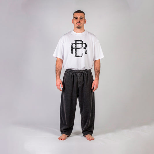 Camiseta Seal Brand blanca de Rubber Brand, corte oversize con monograma RB frontal