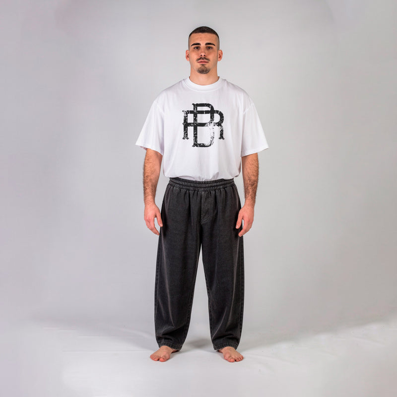 Camiseta Seal Brand blanca de Rubber Brand, corte oversize con monograma RB frontal