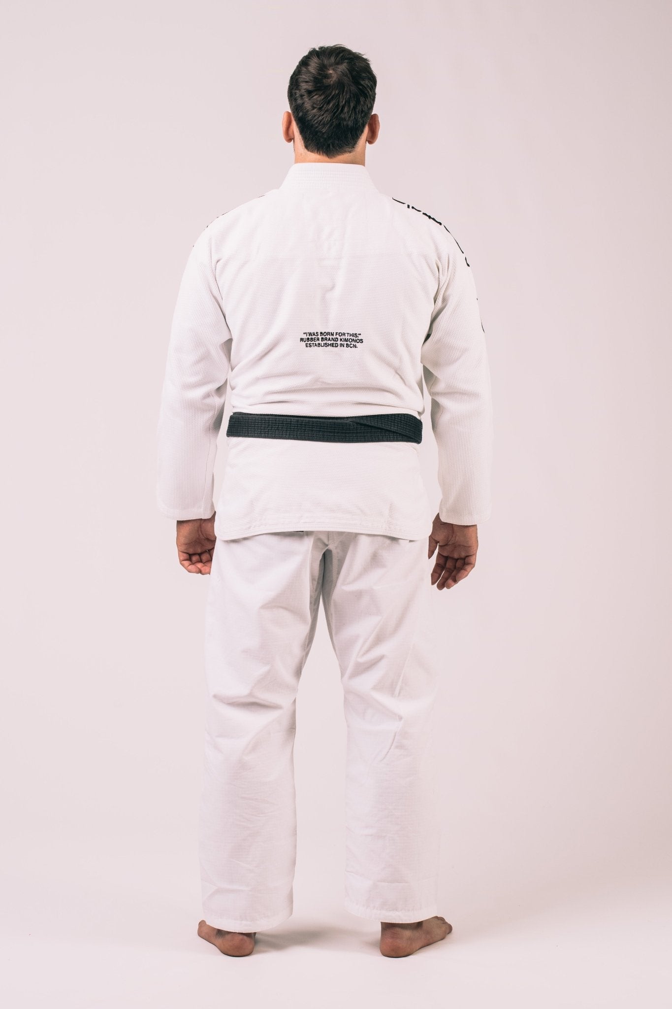 Jiu-jitsu kimono - The essentials white | IBJJF legal