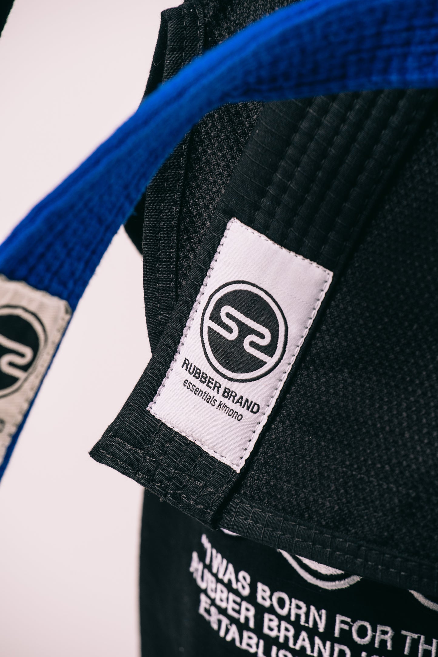 Kimono de jiu jitsu - The essentials negro | IBJJF legal