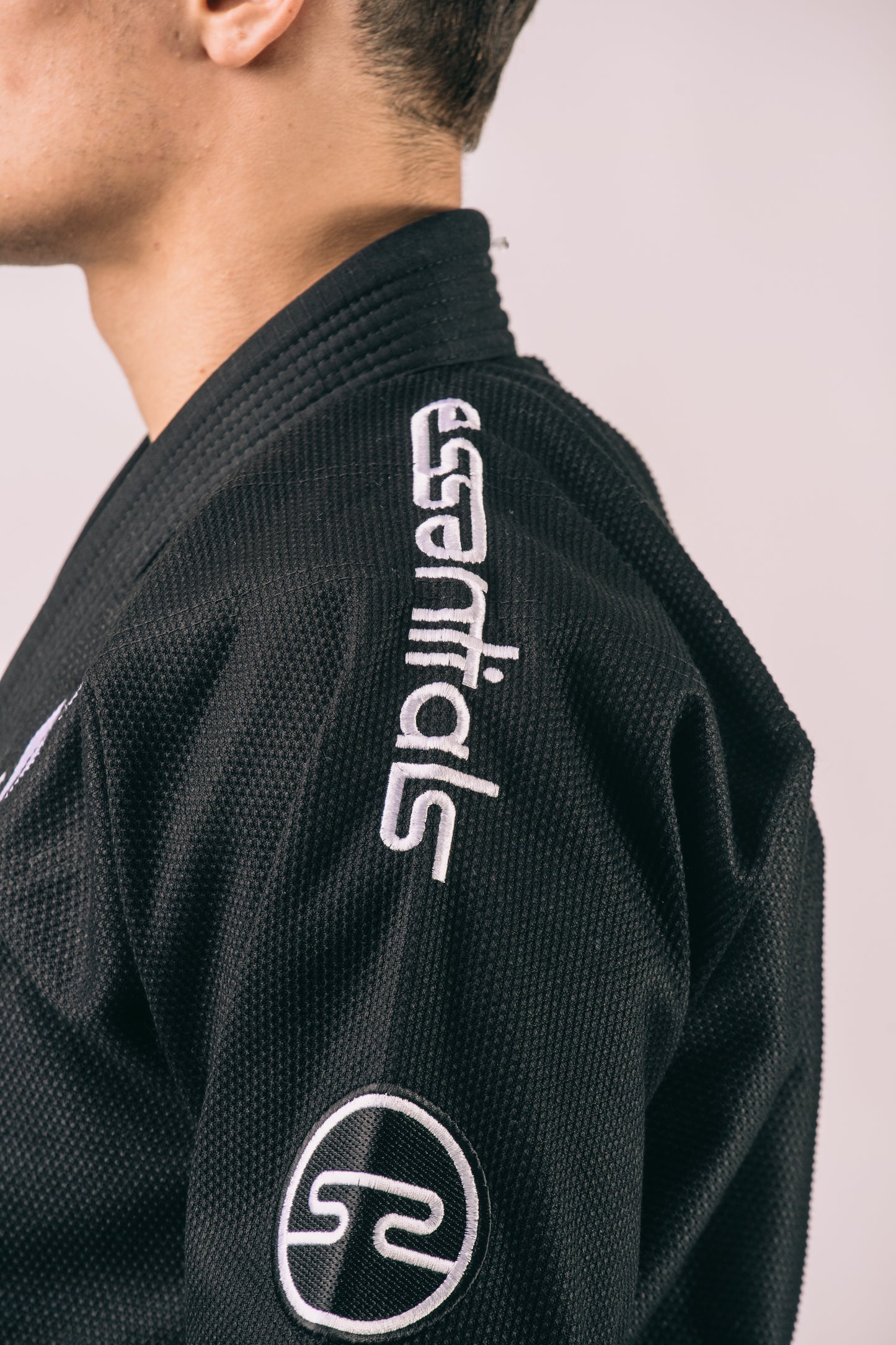 Kimono de jiu jitsu - The essentials negro | IBJJF legal