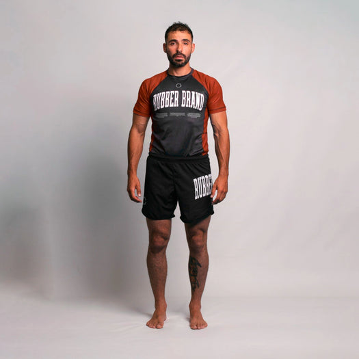 Conjunto Core No Gi marrón Rubber Brand – Rashguard y shorts BJJ grappling