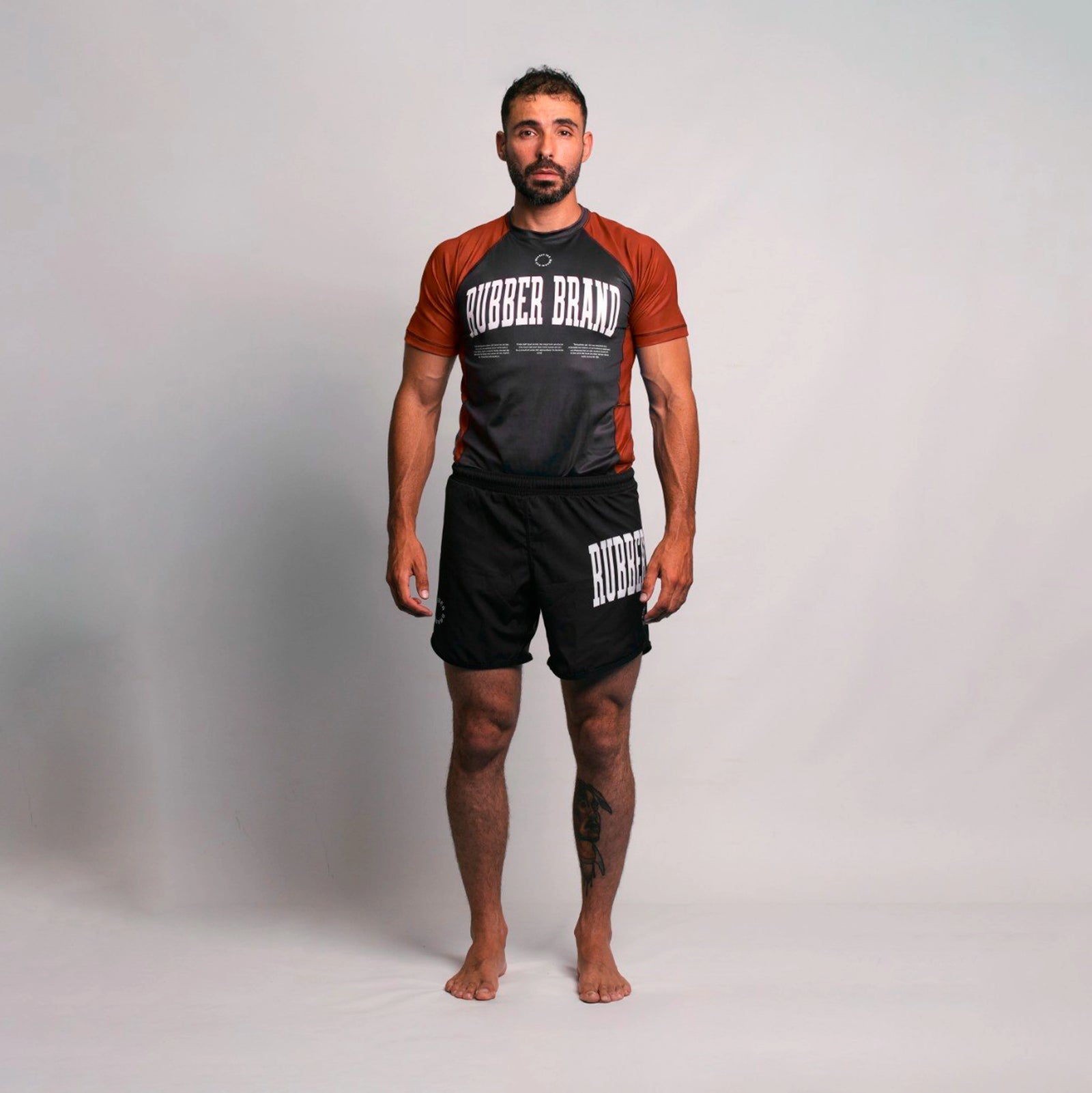 Conjunto Core No Gi marrón Rubber Brand – Rashguard y shorts BJJ grappling