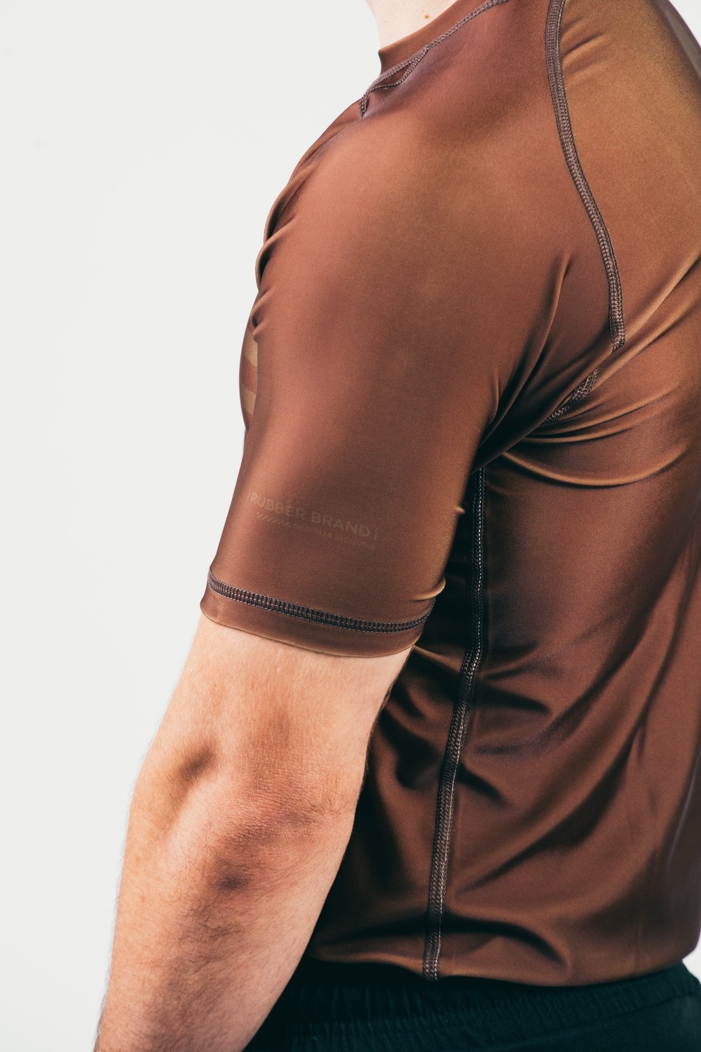 Rashguard Double Line marrón detalle costuras – Rubber Brand BJJ performance