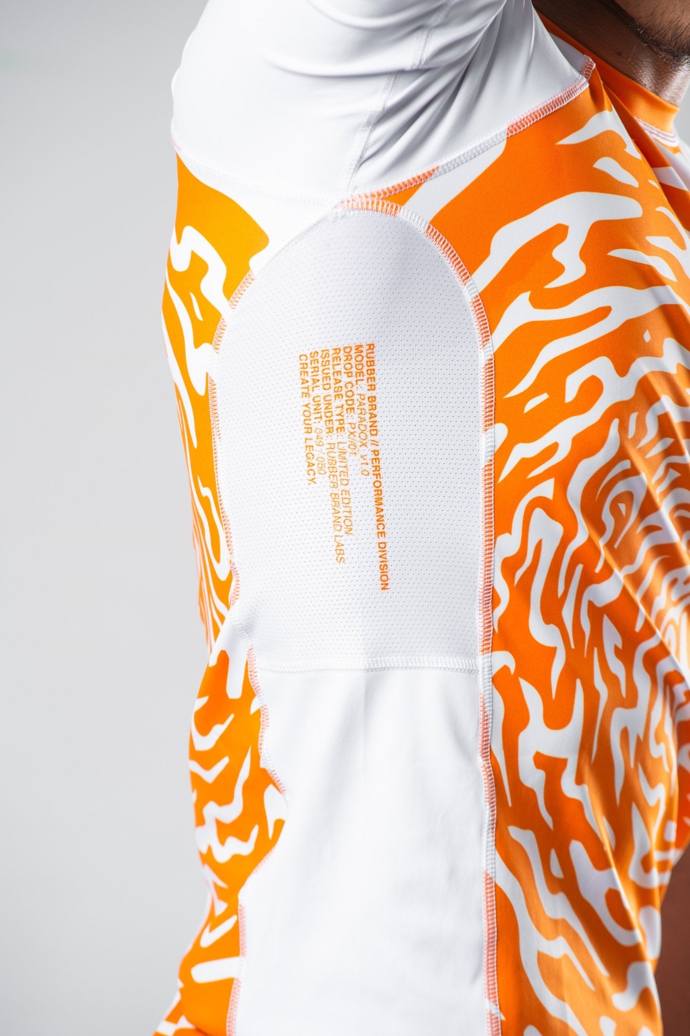 PARADOX v1.0 Rubber Brand – Detalle costuras reforzadas no gi